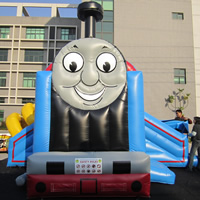 青列車のトランポリンのスライドの組み合わせGB496